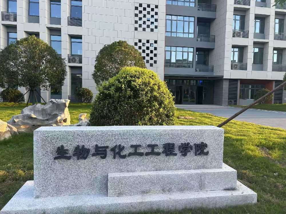 崂山区扬州职业大学体育场高杆灯项目